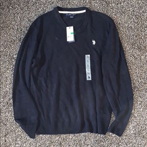Men’s navy blue sweater